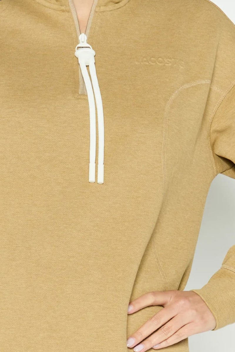 LACOSTE فستان سويت شيرت طويل الأكمام ذو نسيج للنساء، بيج داكن - Image 5